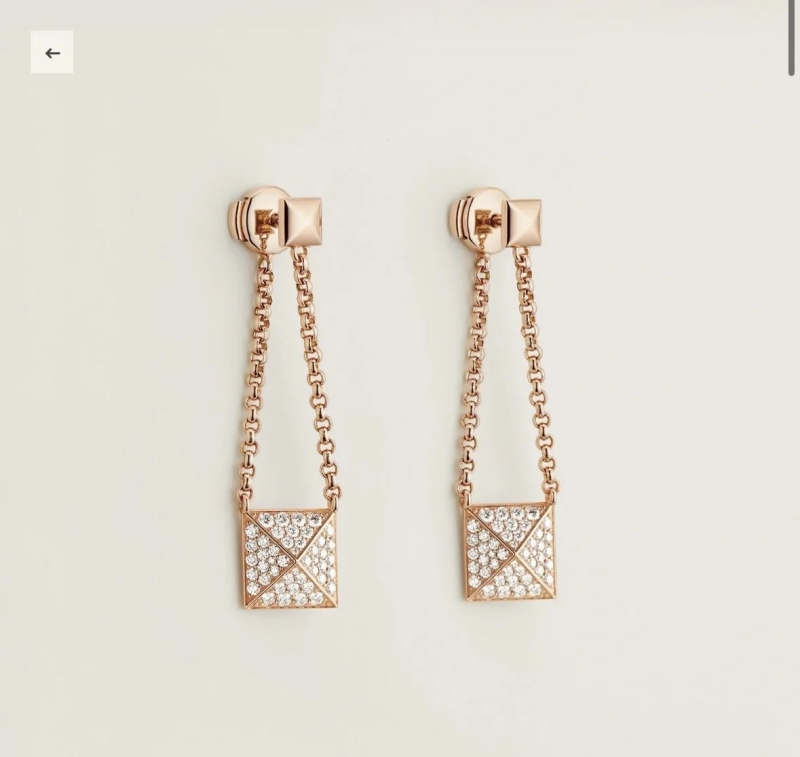 H**me5 earrings